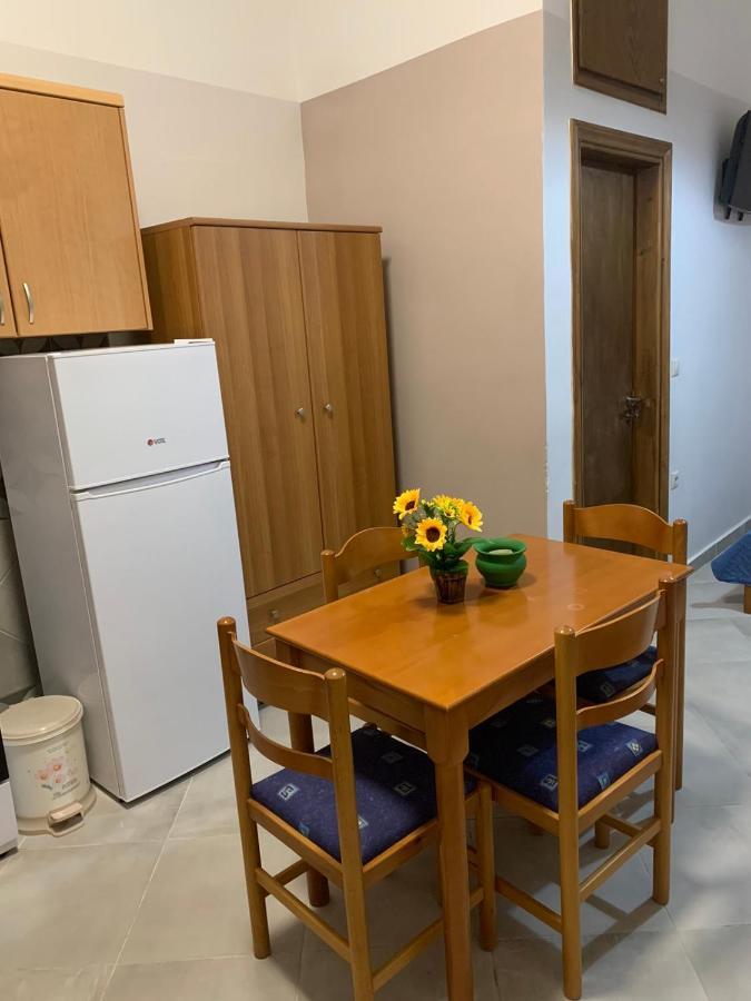 Domenica House Apartment Kondaraina ภายนอก รูปภาพ